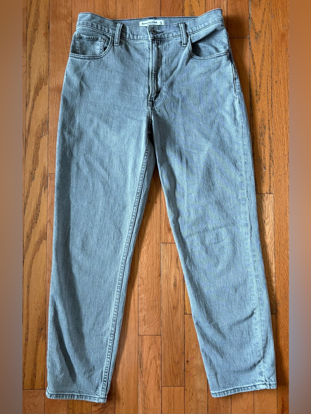 Abercrombie & Fitch The Mom High Rise Light Grey Straight-Leg Jeans